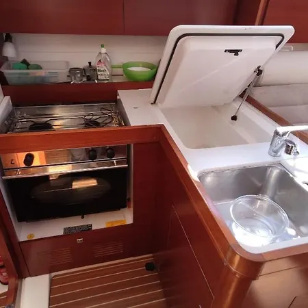 Fuga in barca a vela - Fuitina Botel