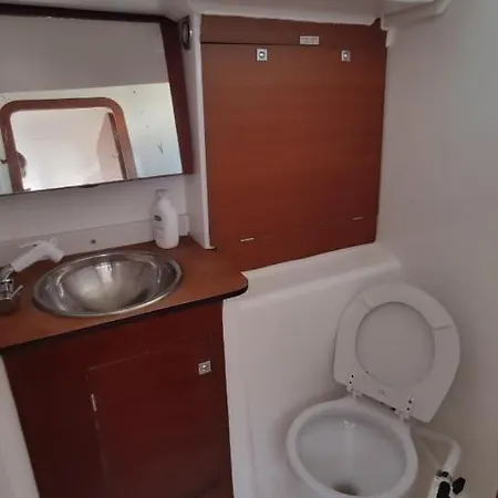 Botel Fuga in barca a vela - Fuitina Loano